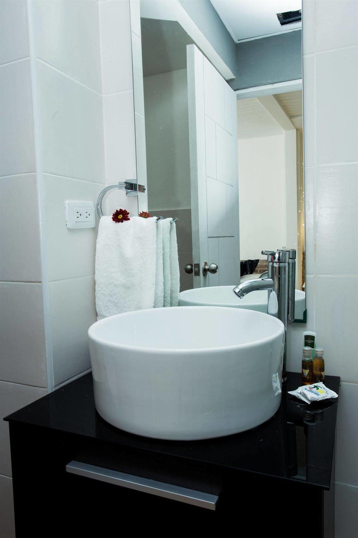 Hotel Portes 9 Санто-Доминго Экстерьер фото